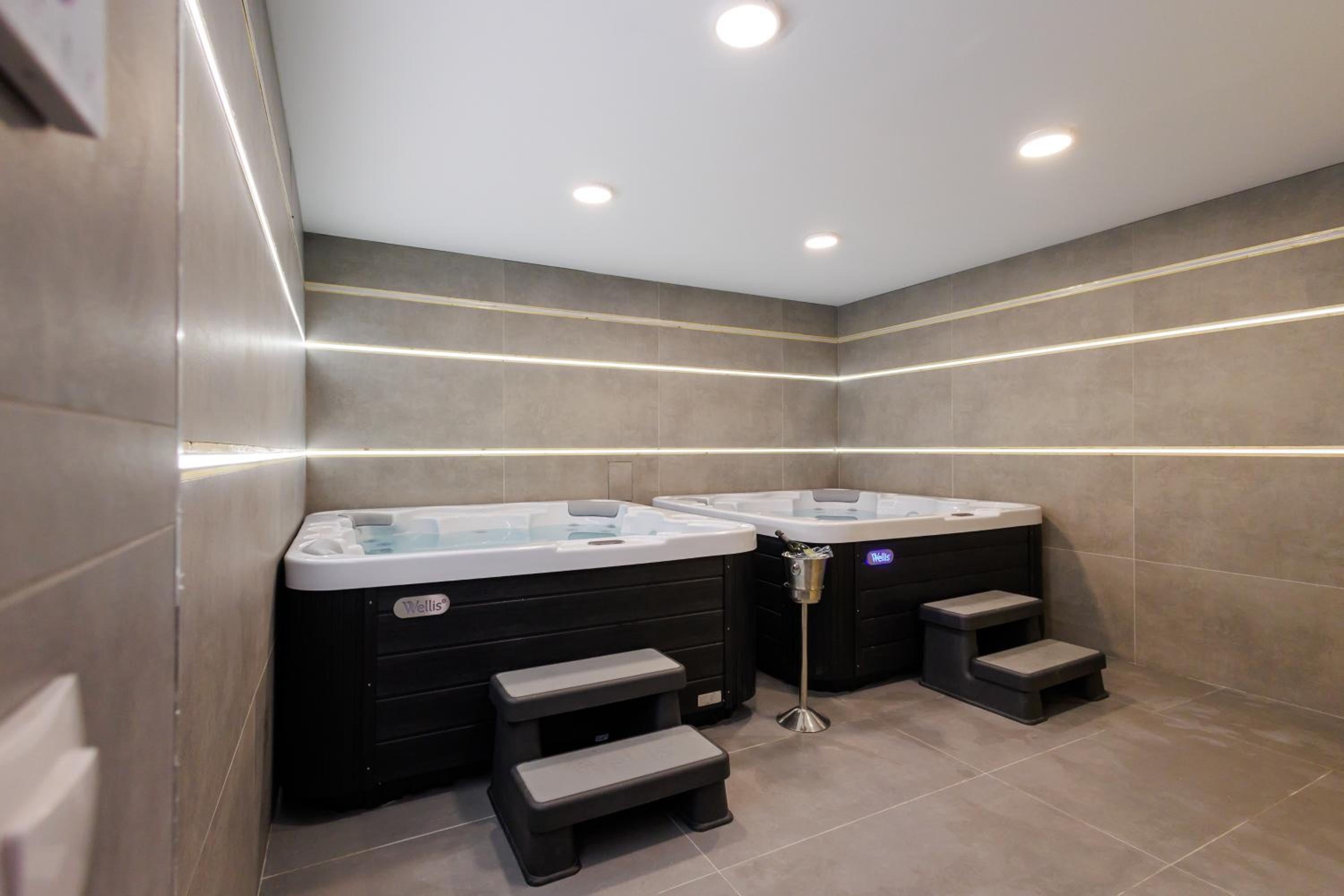 swimming pool spa