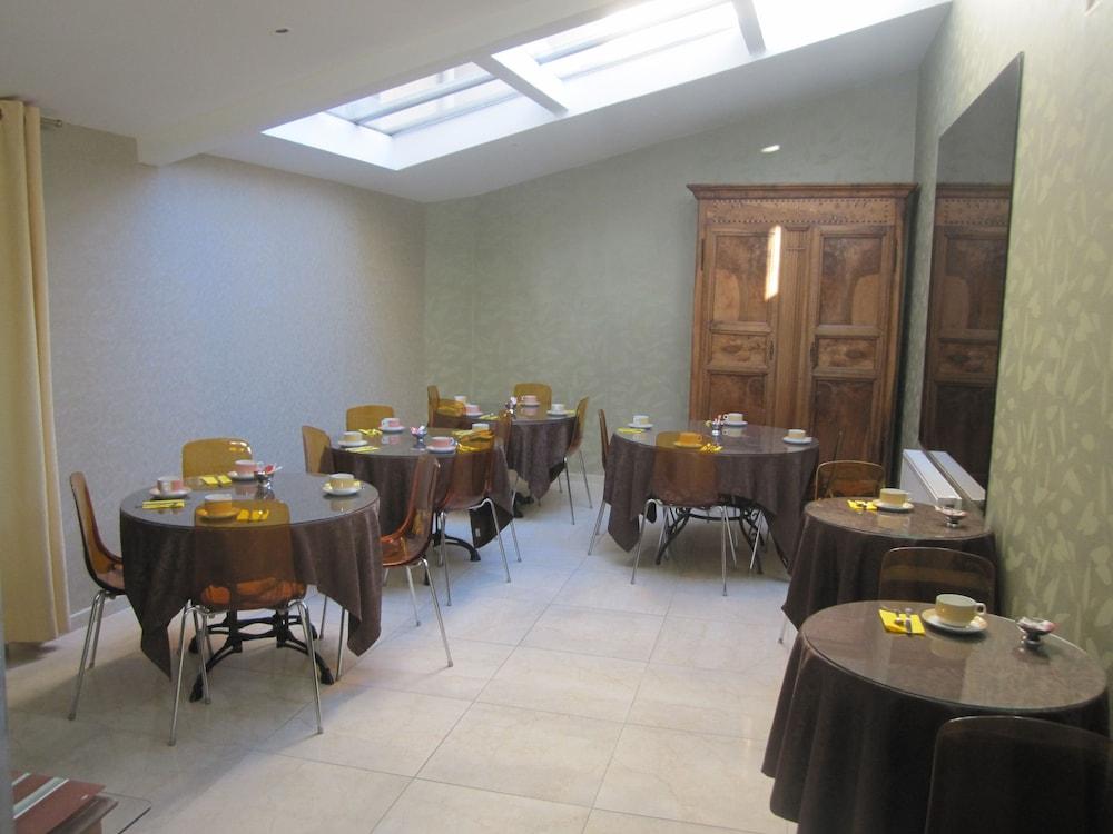 restaurant-cafeteria