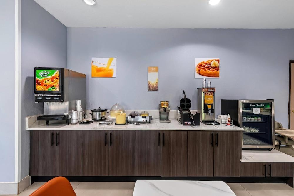 restaurant cafeteria
