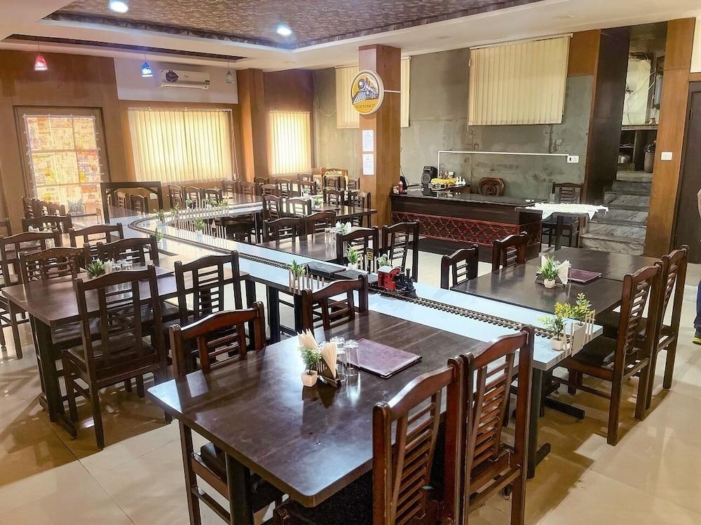 restaurant cafeteria