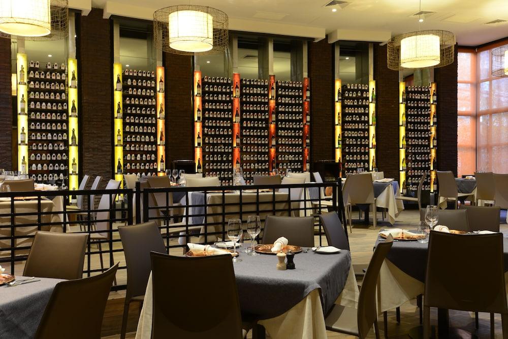 restaurant cafeteria