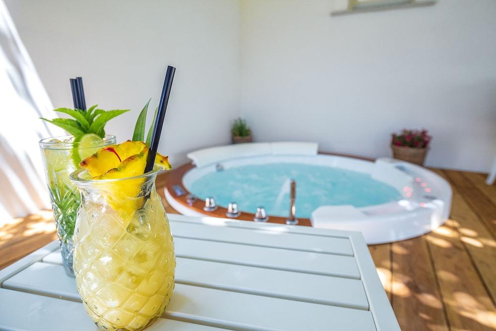 swimming pool spa