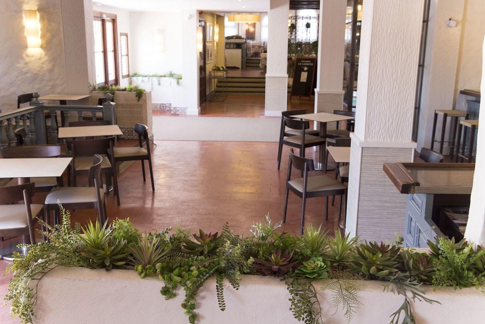 restaurant-cafeteria