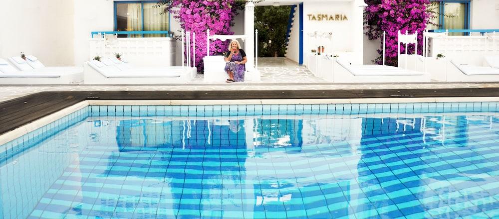 swimming pool spa