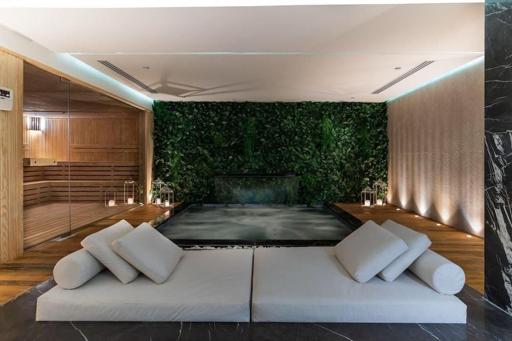 swimming pool spa