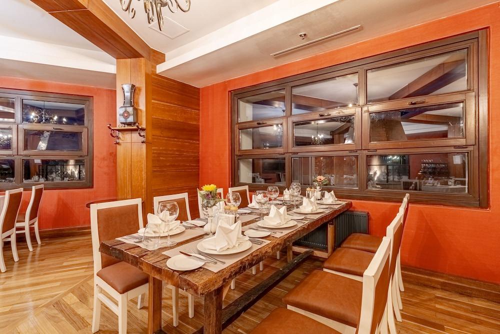 restaurant cafeteria
