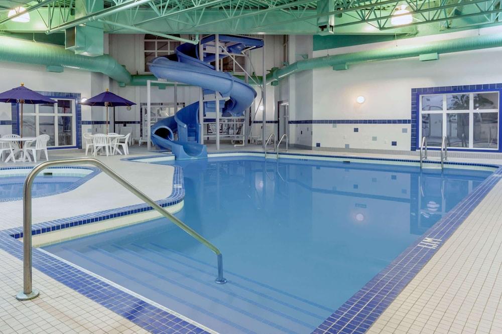 swimming pool spa