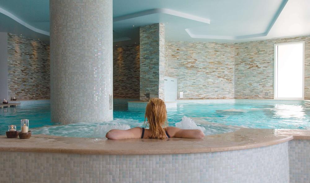 swimming pool spa
