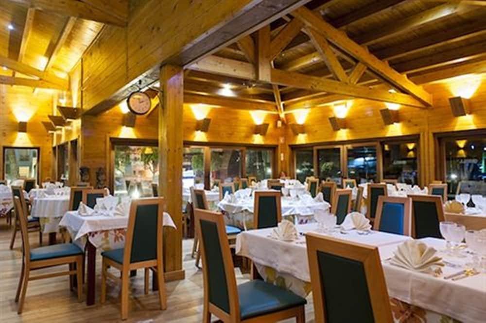 restaurant cafeteria