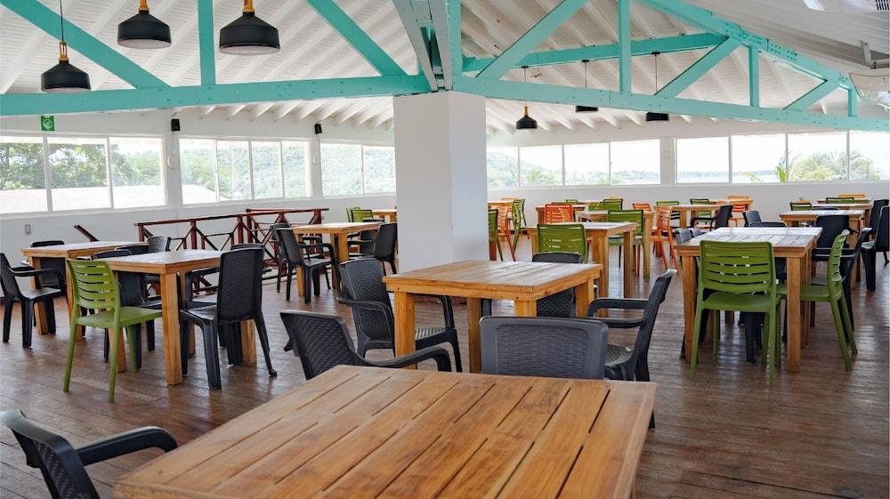restaurant cafeteria