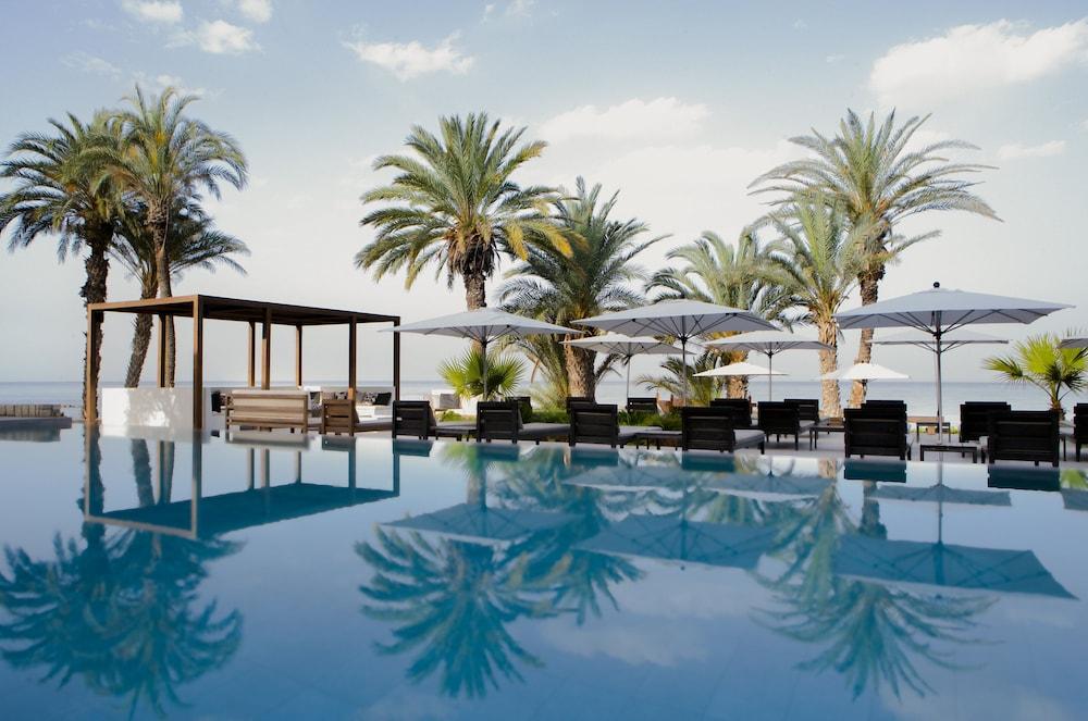 swimming pool spa