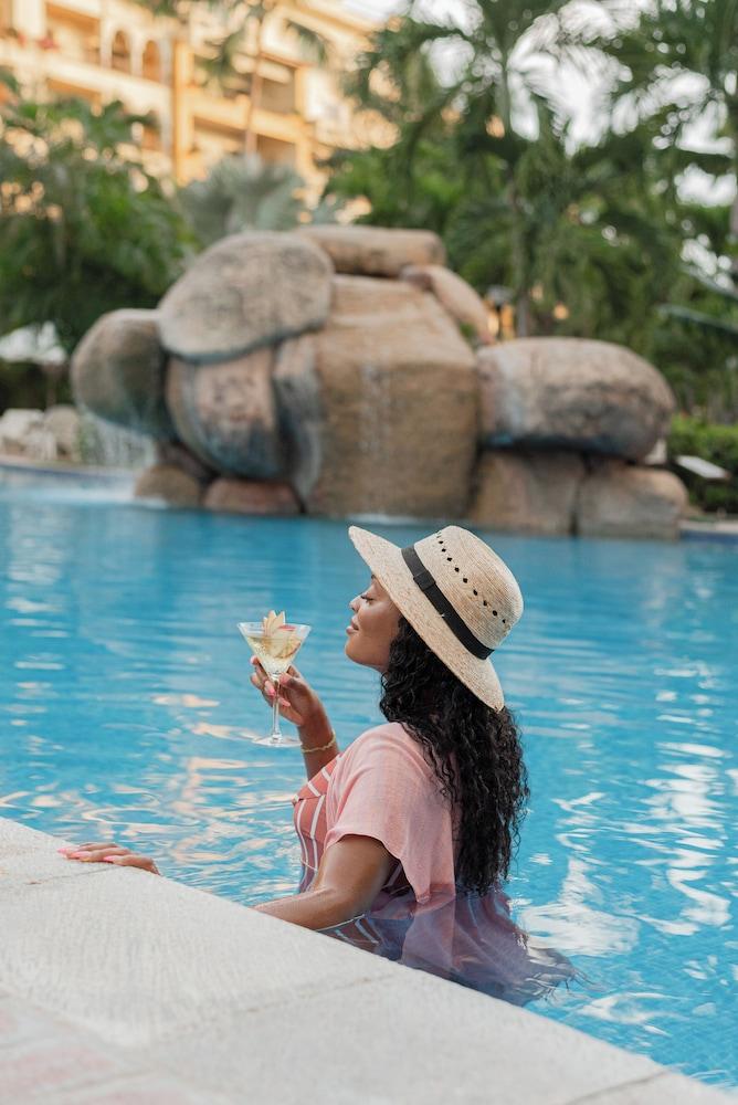 swimming pool spa