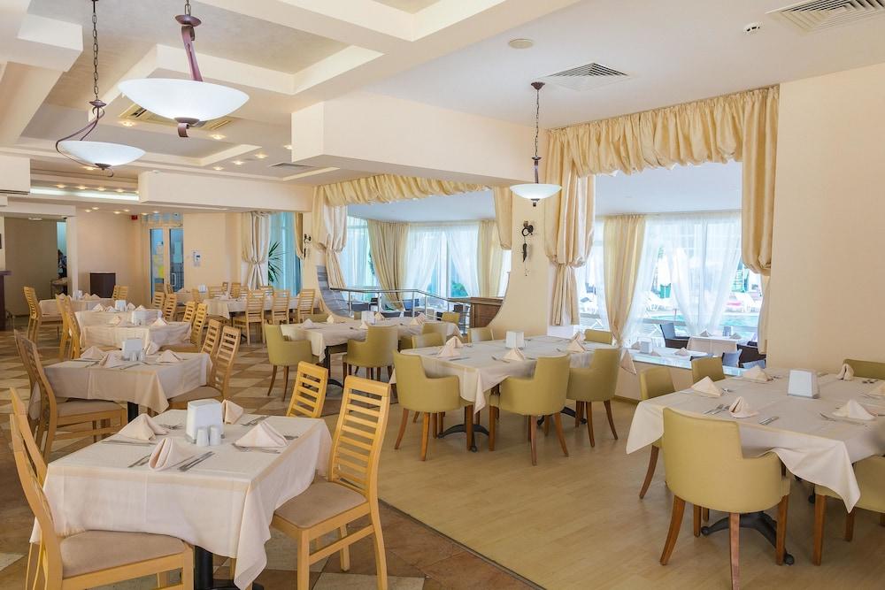 restaurant-cafeteria