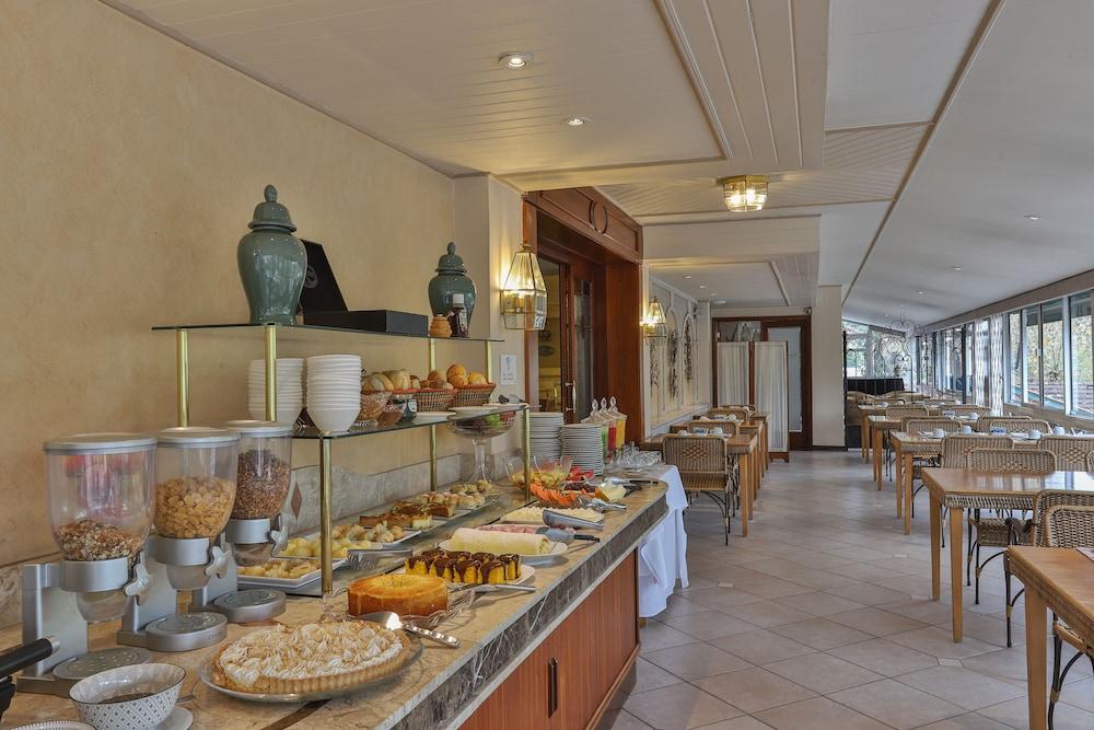 restaurant cafeteria
