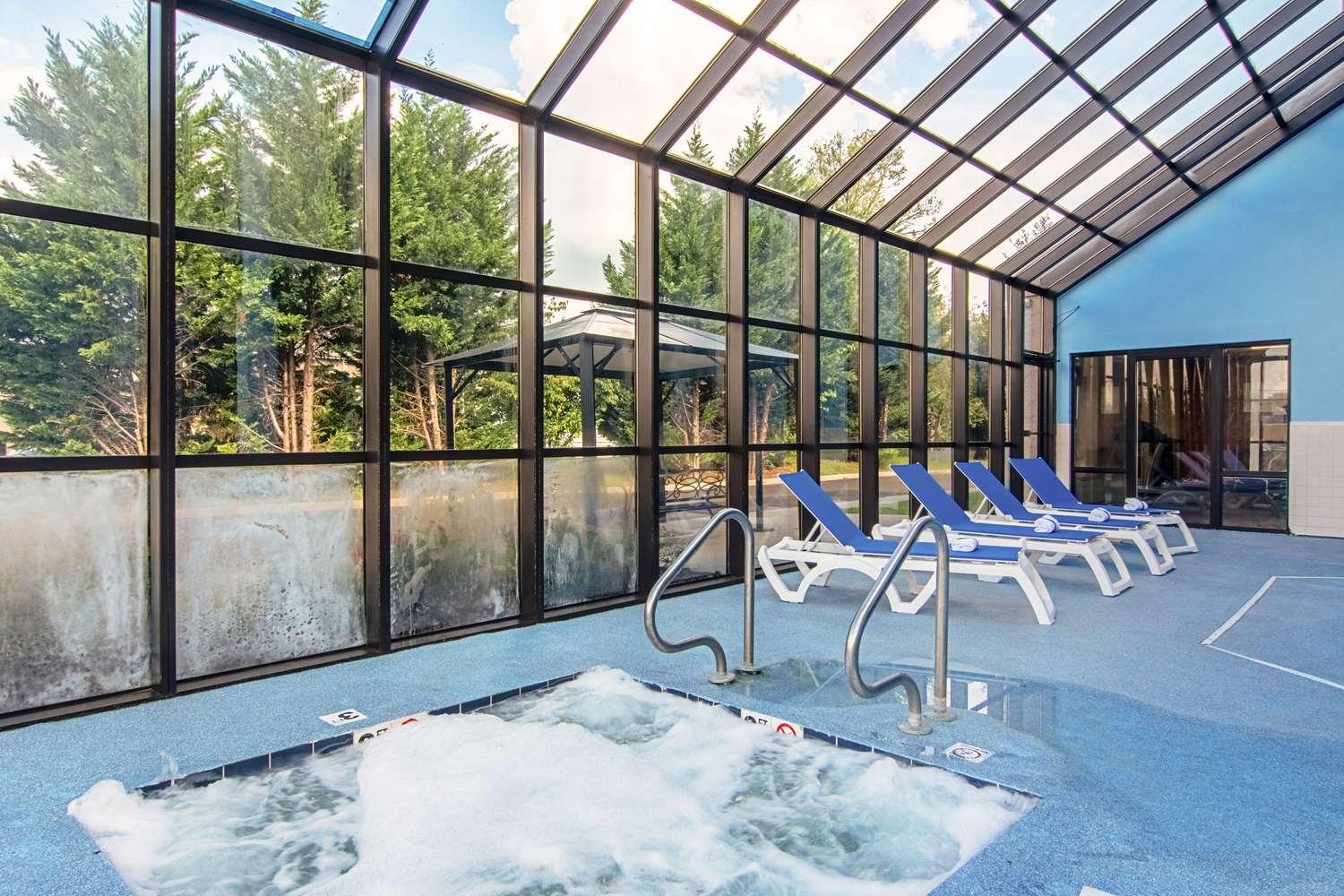 swimming pool spa
