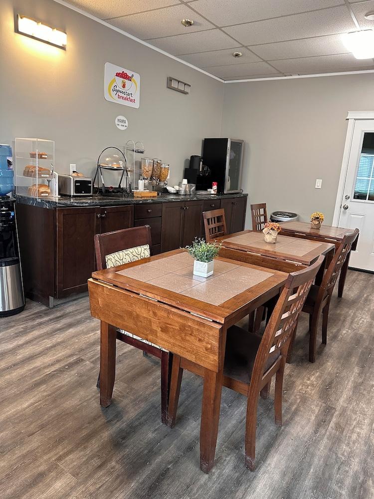 restaurant cafeteria