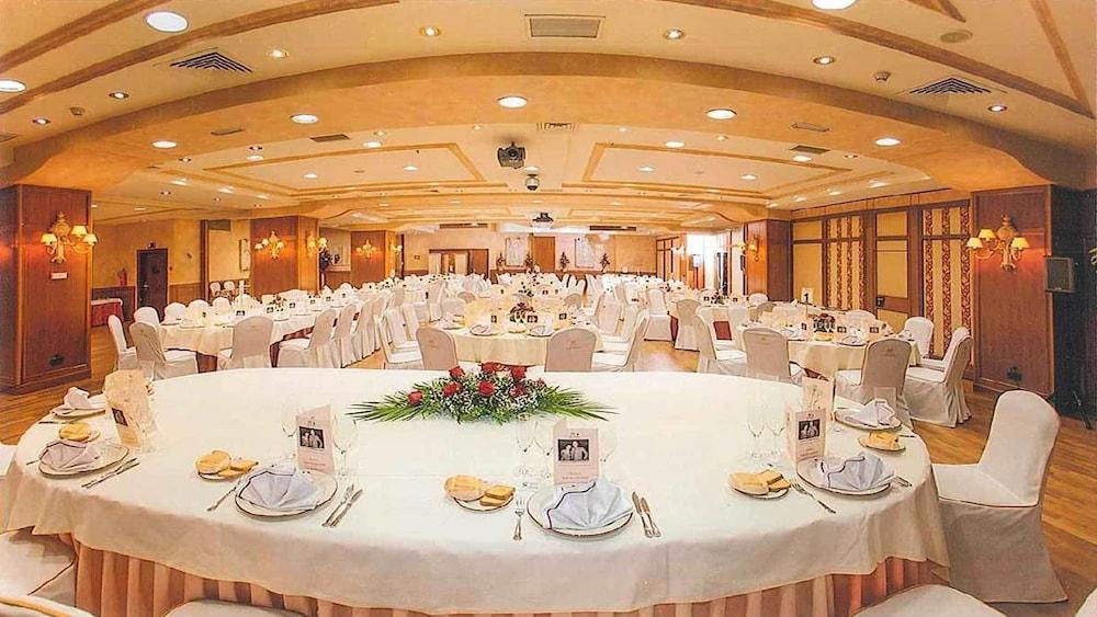 restaurant cafeteria