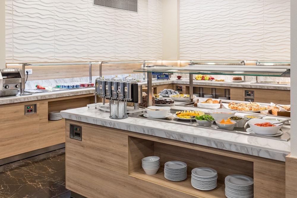 restaurant cafeteria