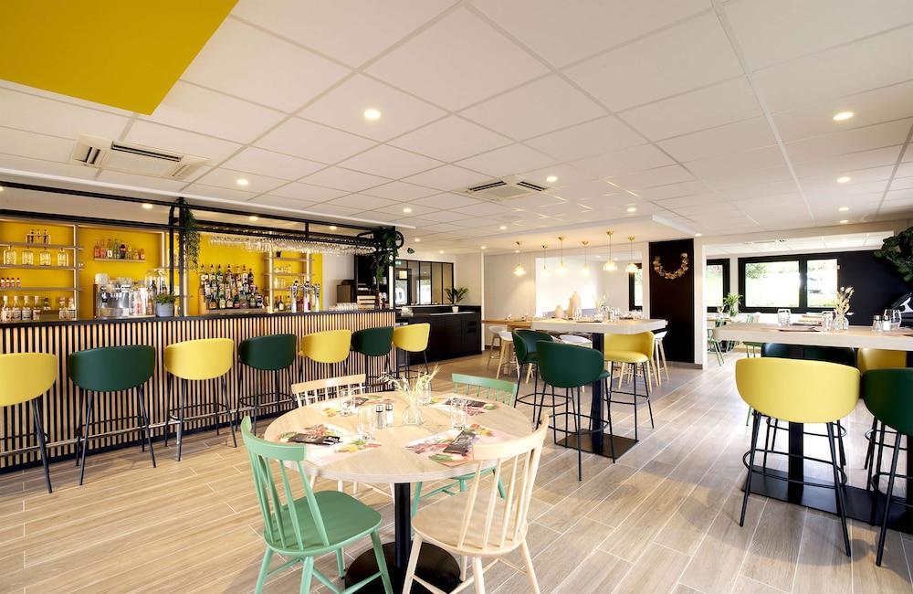 restaurant cafeteria