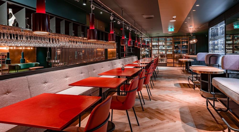 restaurant cafeteria