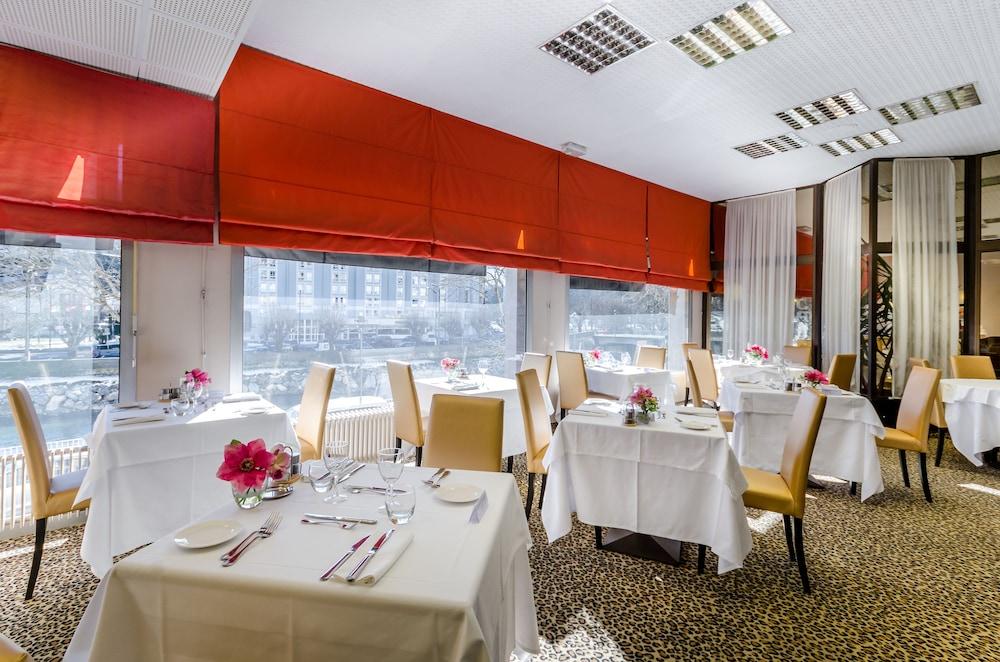 restaurant cafeteria