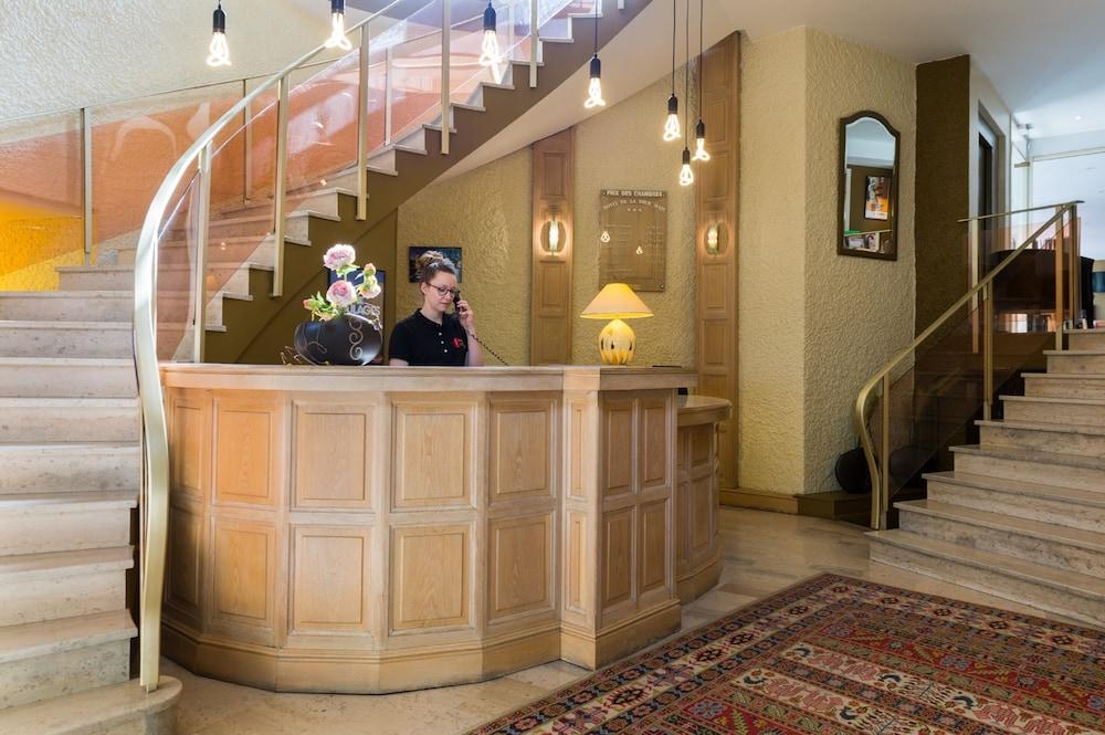 lobby