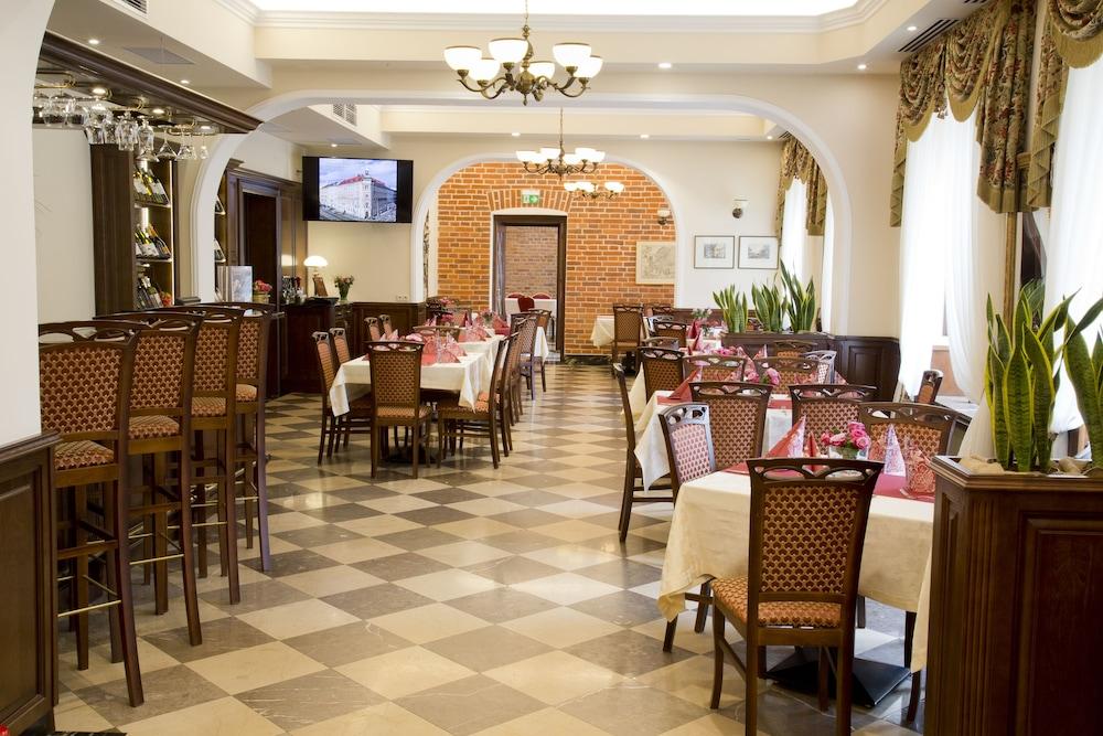 restaurant cafeteria