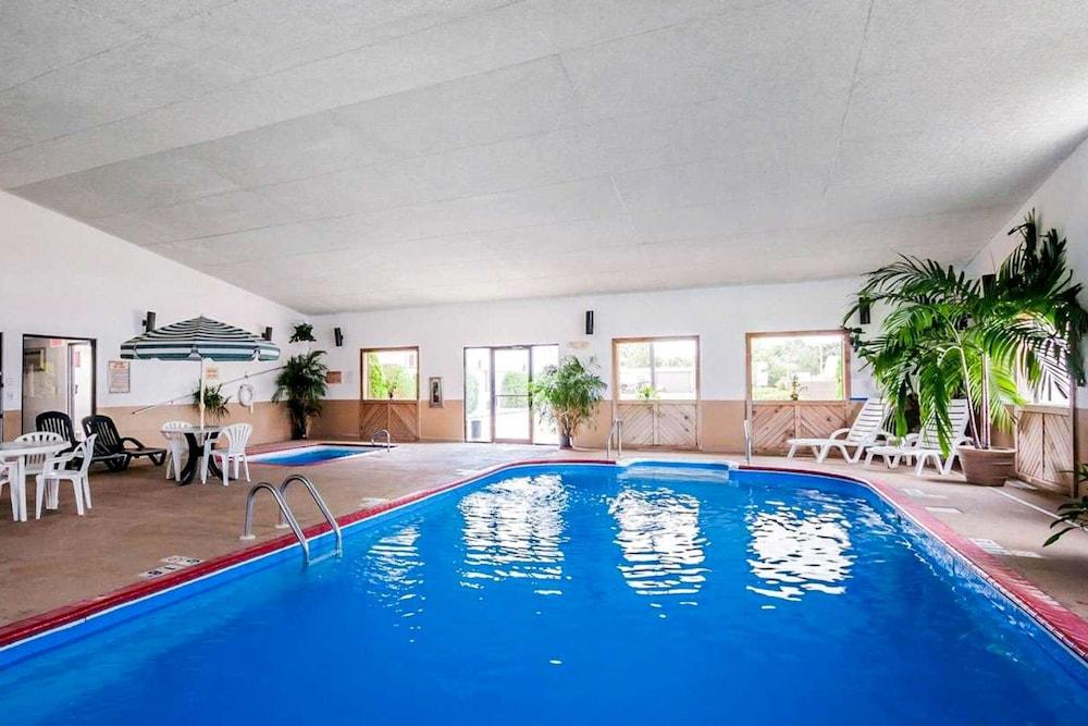 swimming pool spa