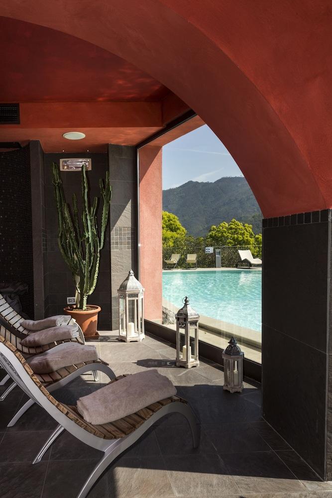 swimming pool spa