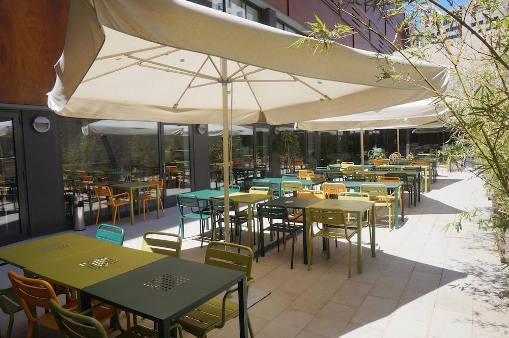 restaurant cafeteria