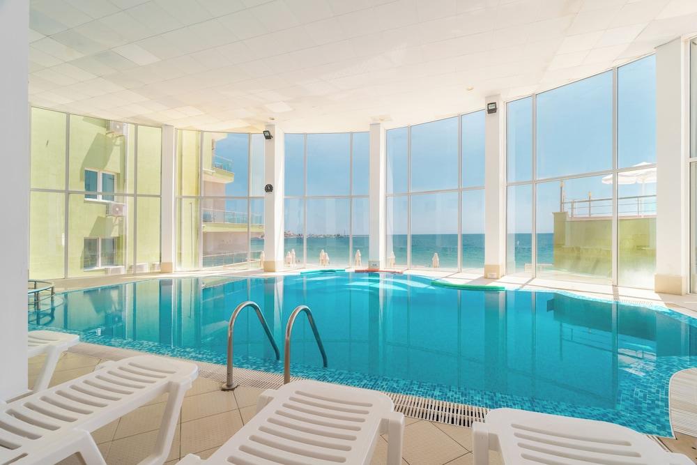 swimming pool spa