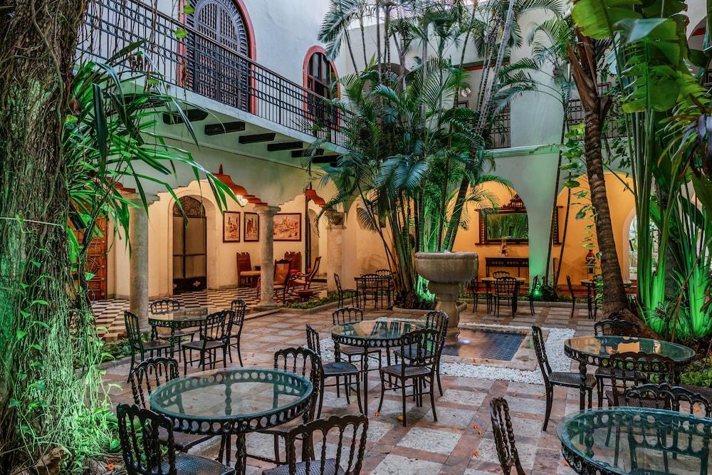 restaurant cafeteria