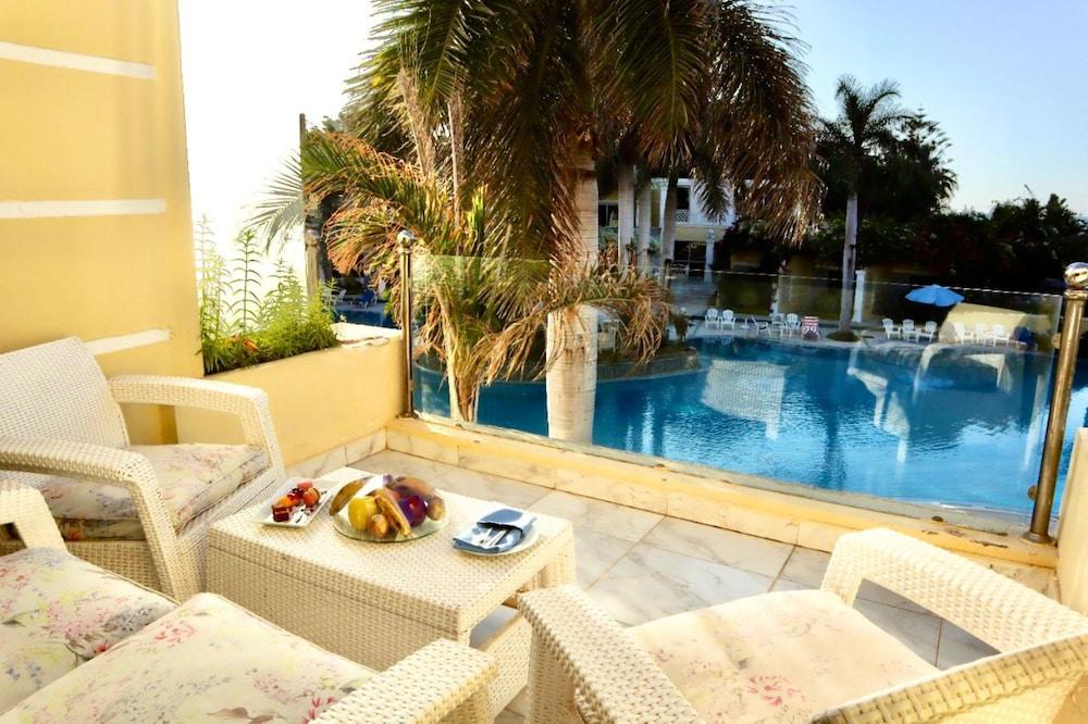 swimming pool spa