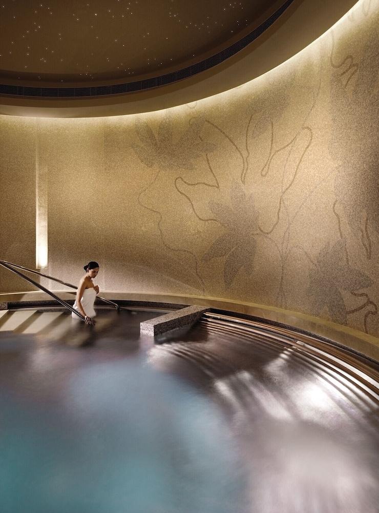 swimming pool spa