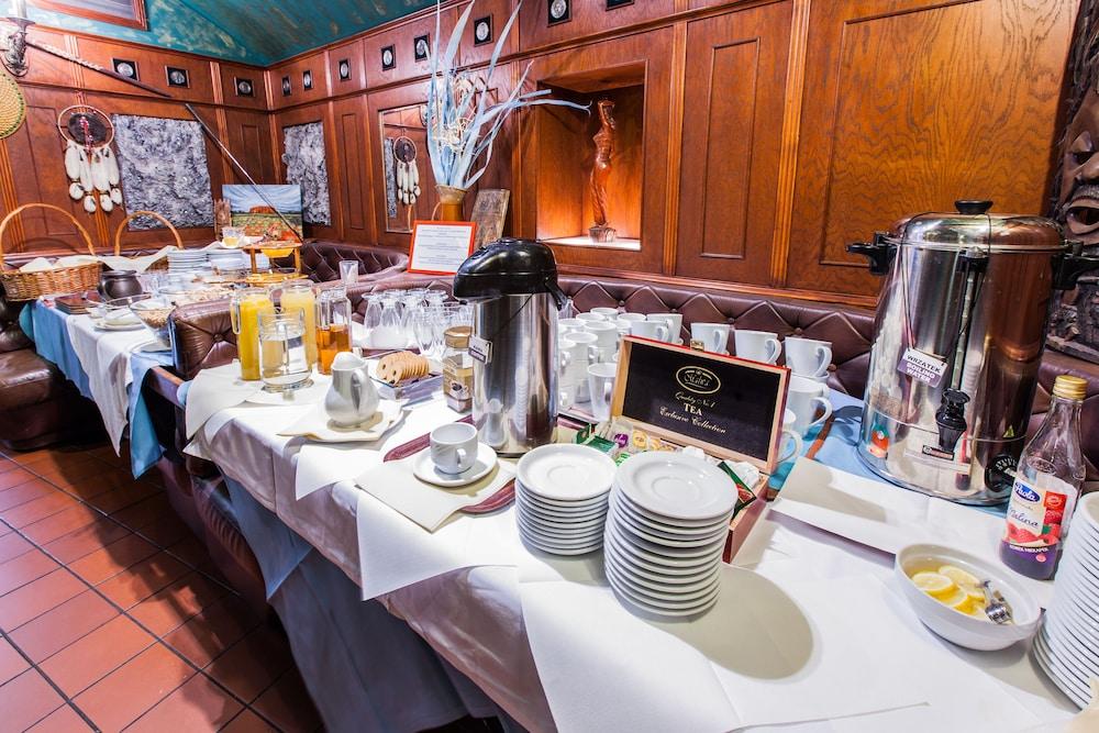 restaurant cafeteria