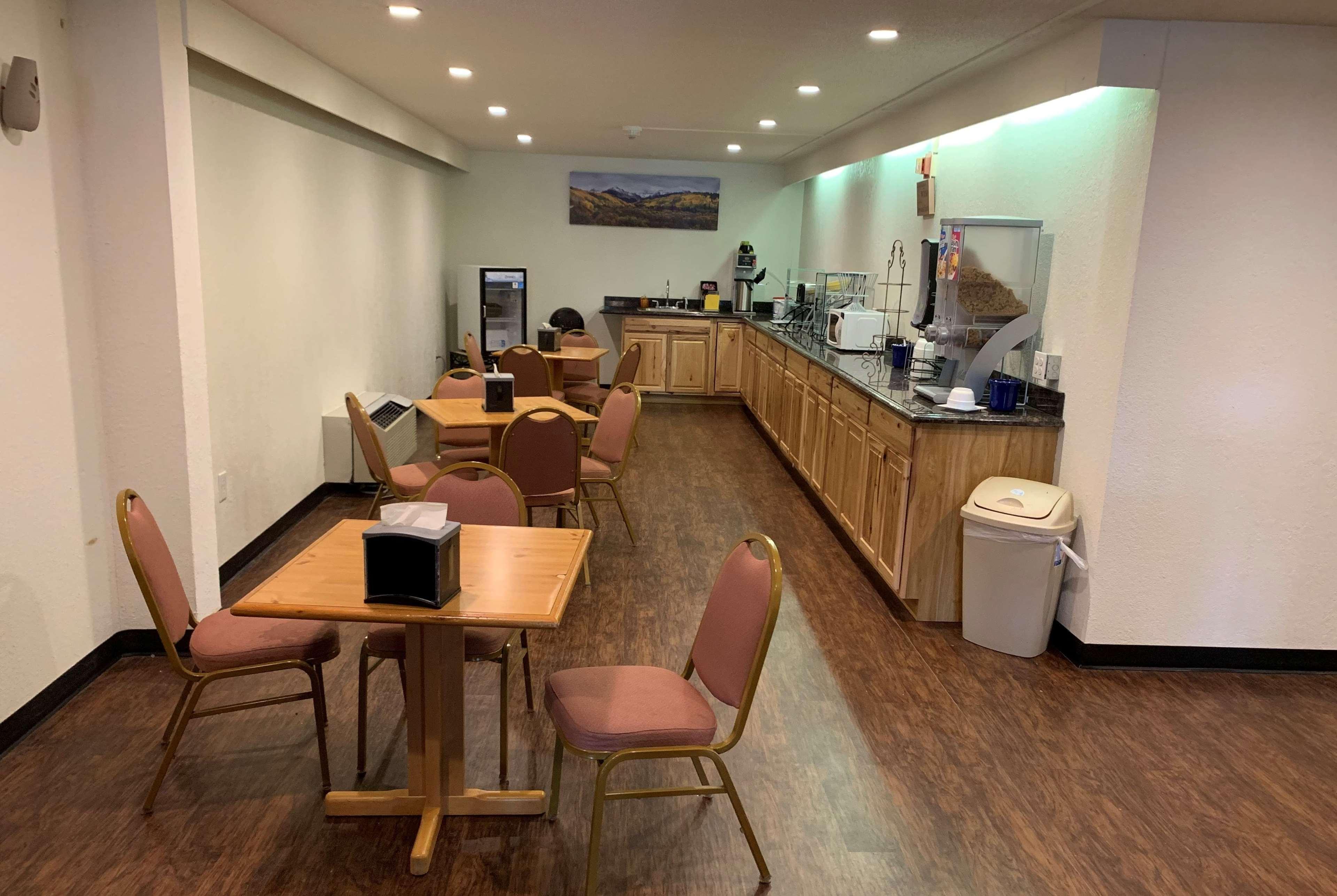 restaurant cafeteria
