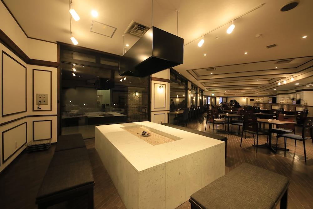 restaurant cafeteria