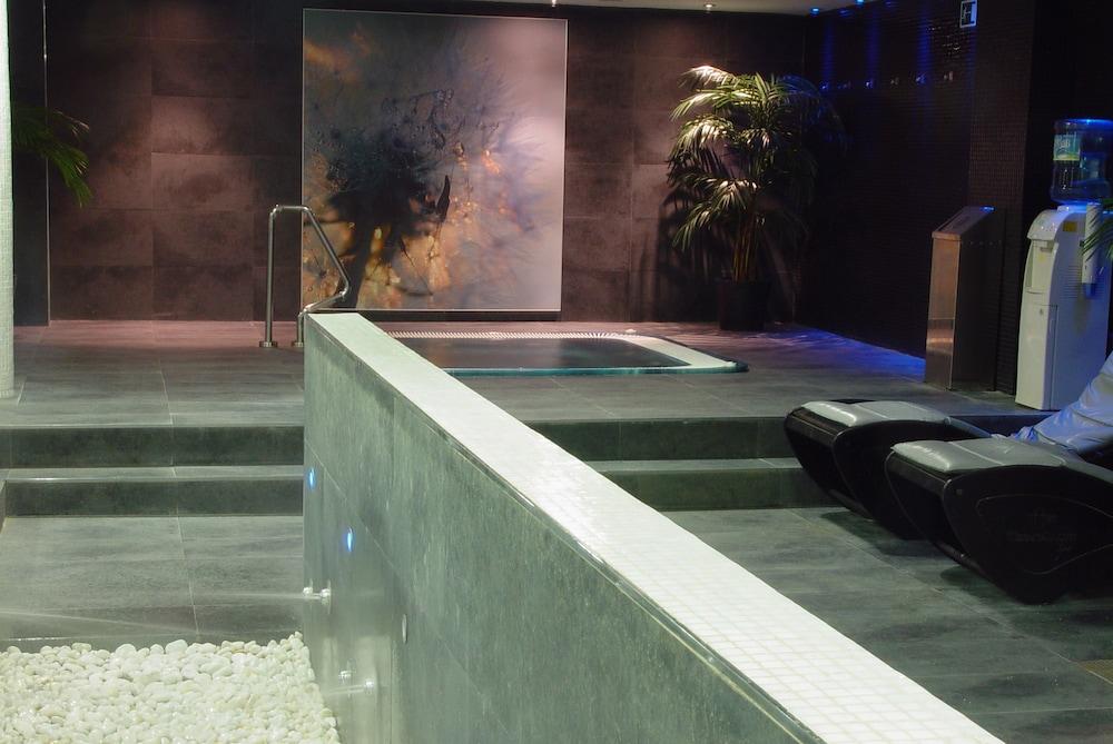 swimming pool spa