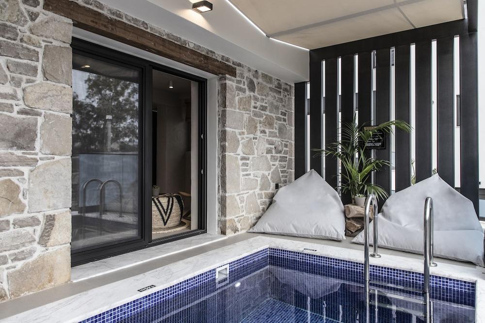swimming pool spa