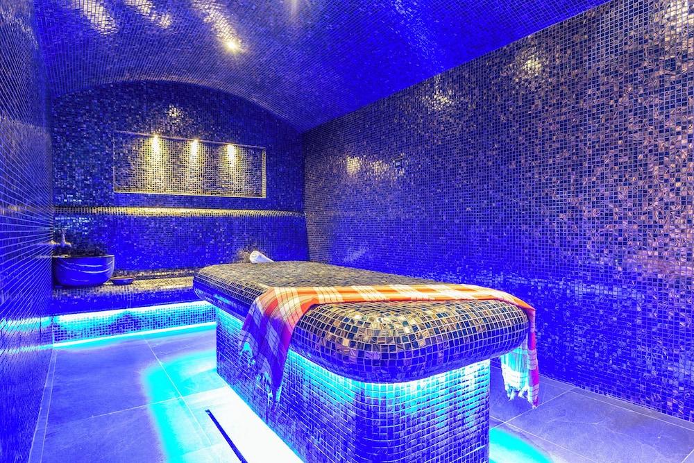 swimming pool spa