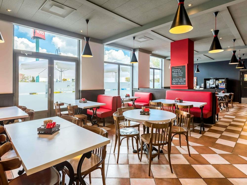 restaurant cafeteria
