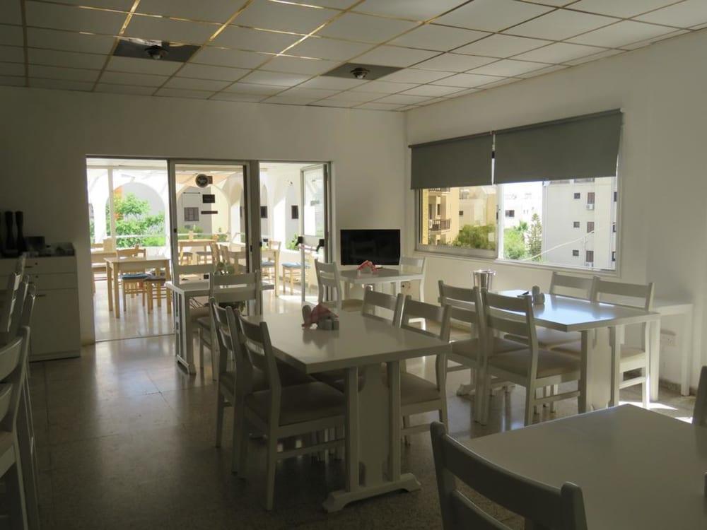 restaurant-cafeteria