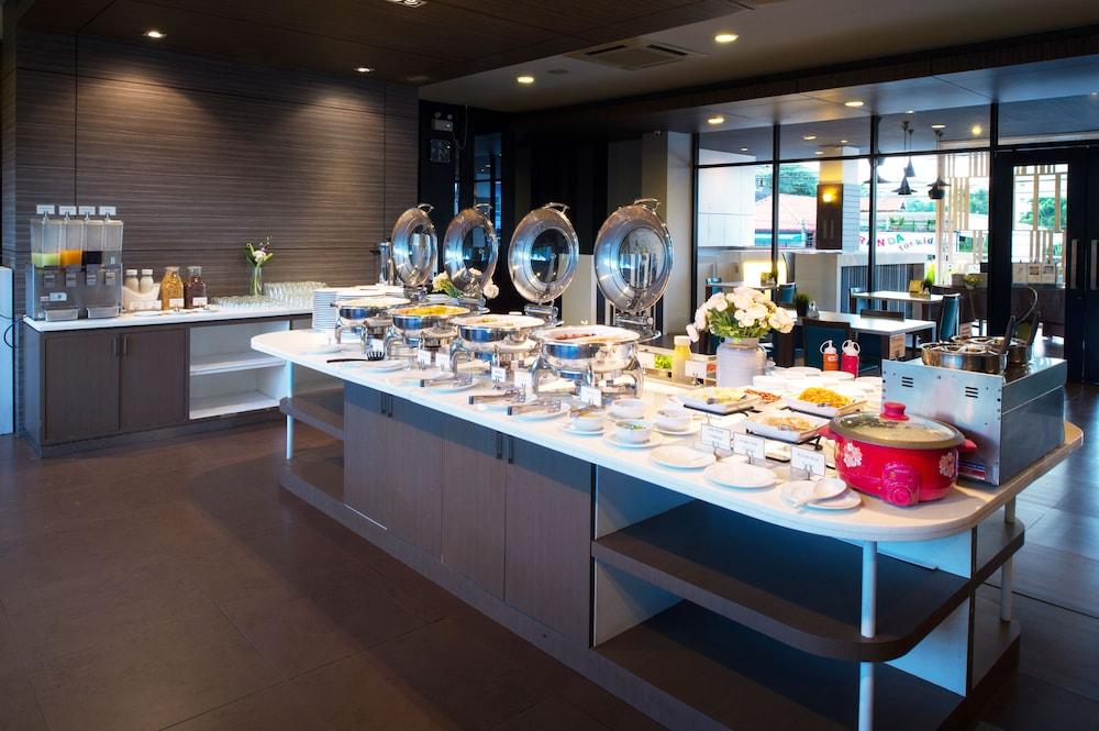 restaurant cafeteria
