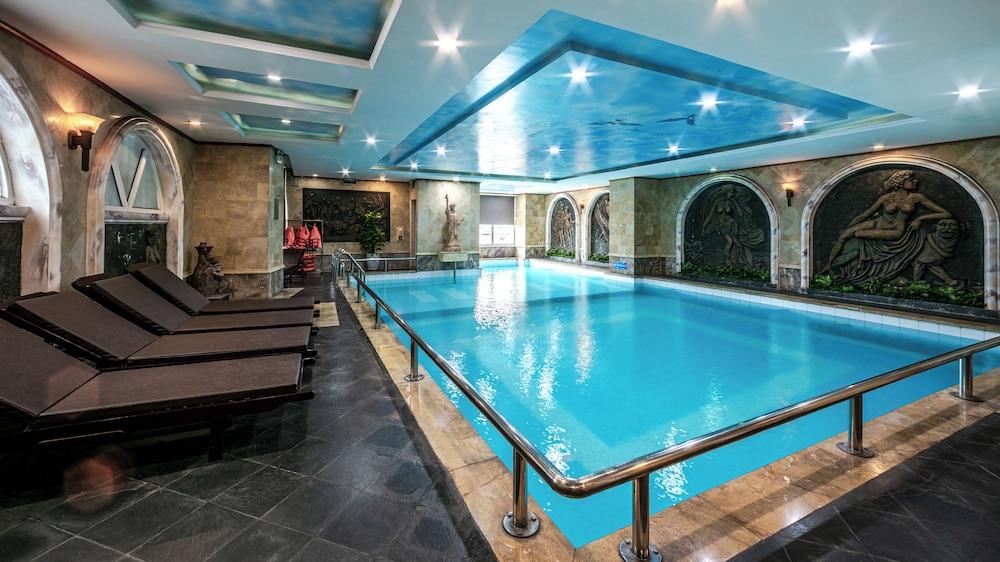 swimming pool spa