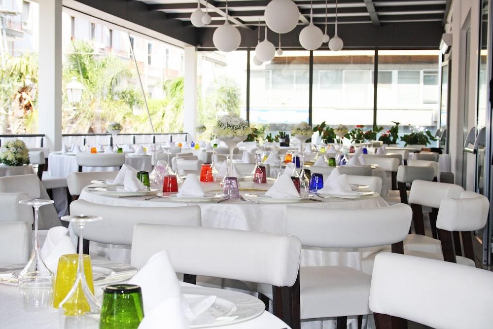 restaurant cafeteria