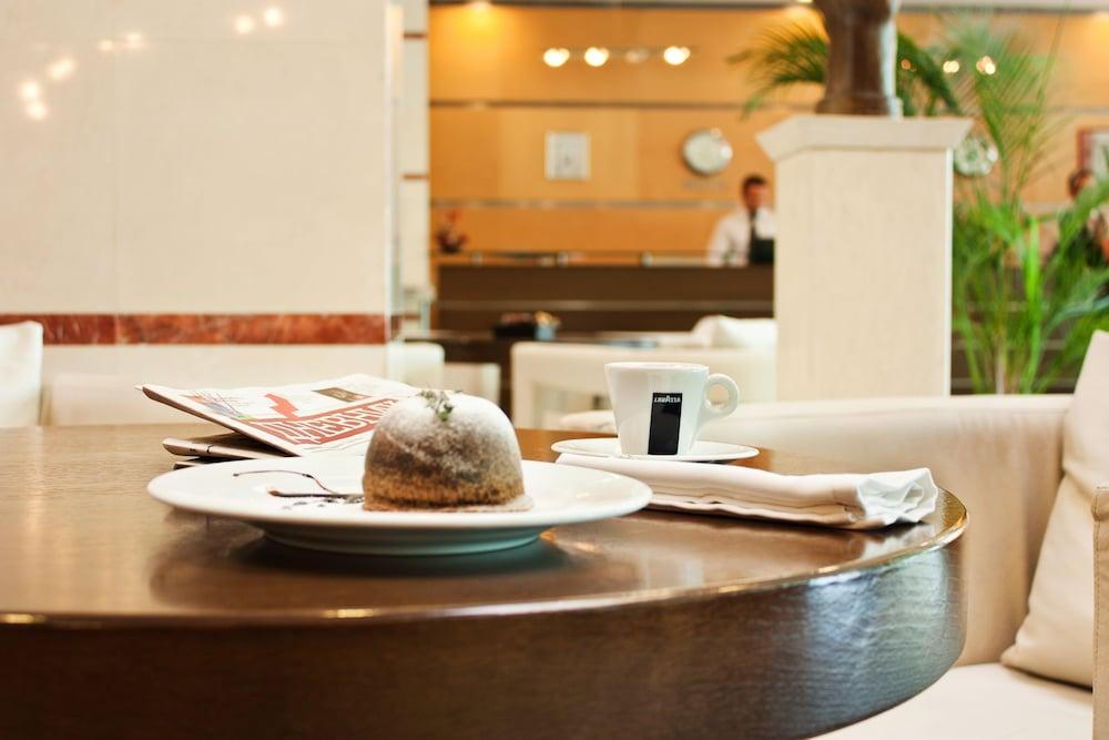 restaurant-cafeteria