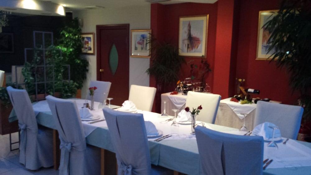 restaurant cafeteria