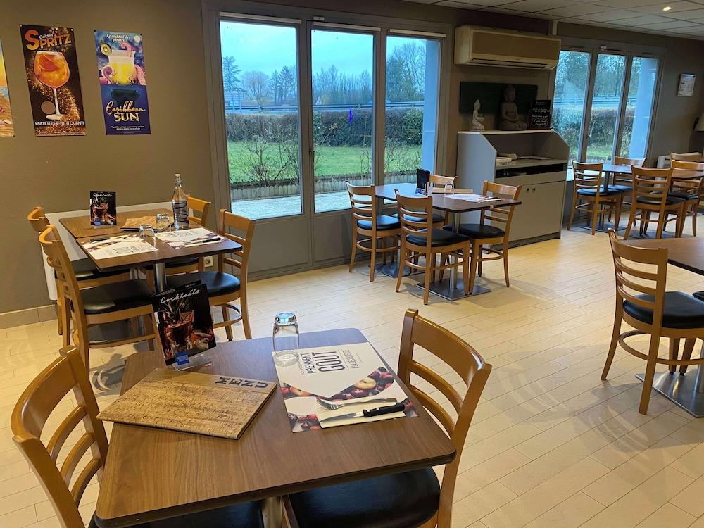 restaurant cafeteria