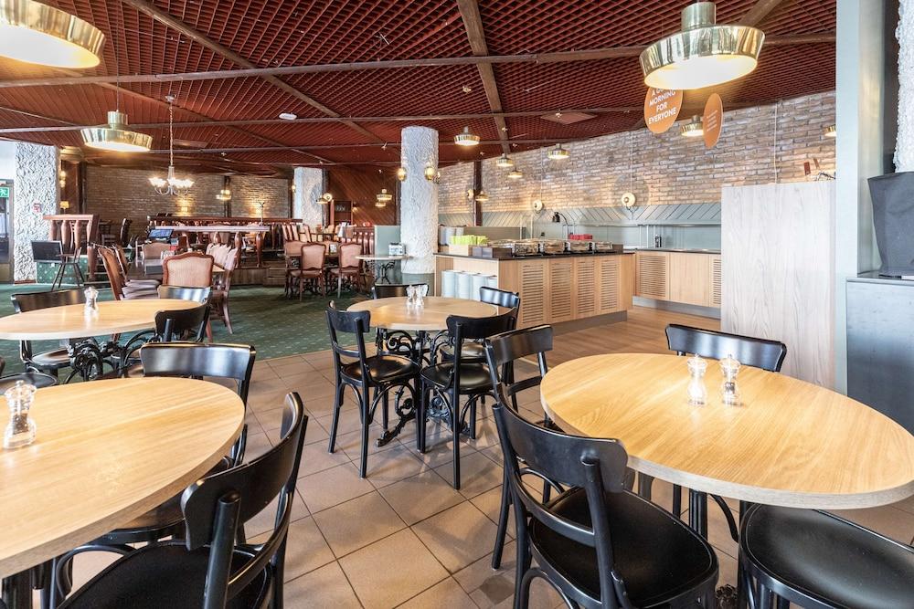 restaurant cafeteria