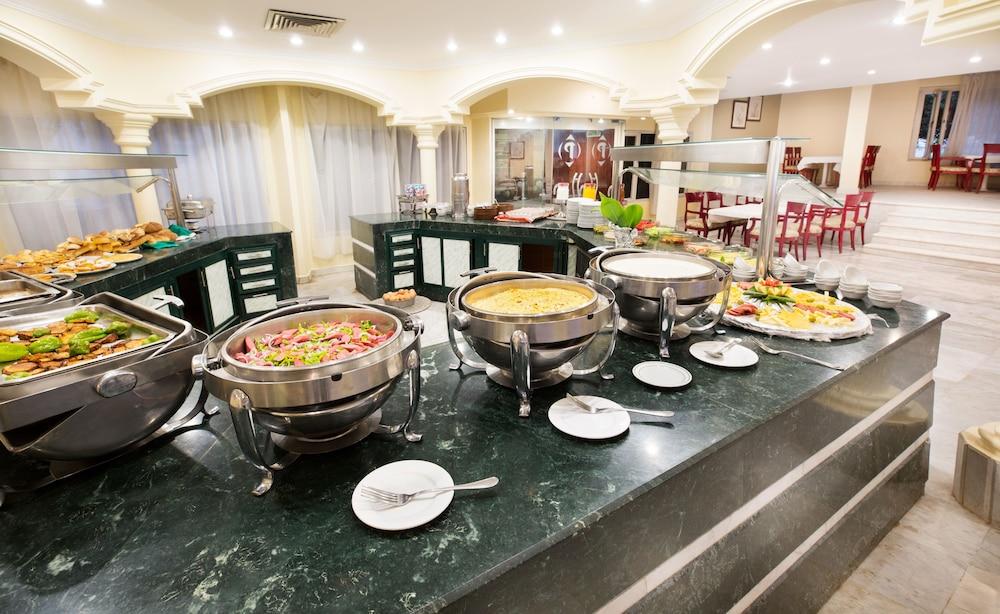 restaurant cafeteria